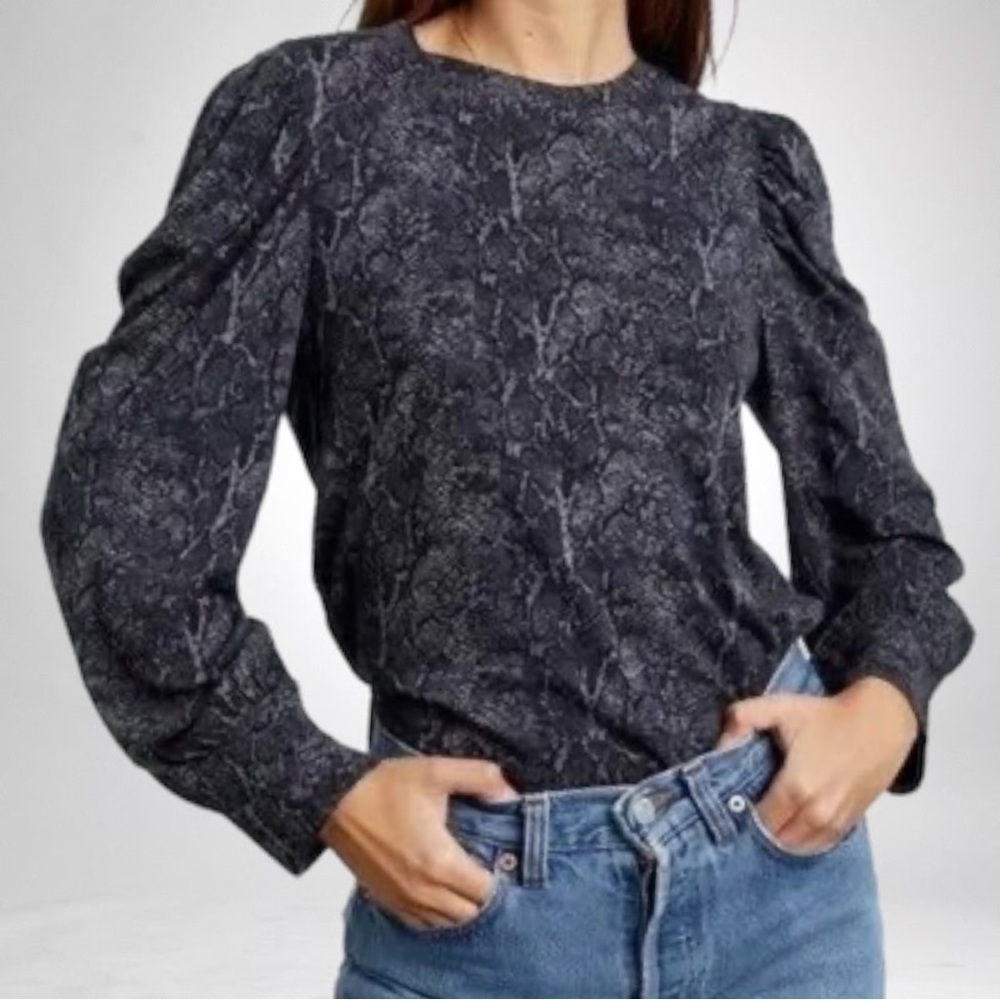 Rails Fitted Puff Sleeve Blouse in Gray and Black